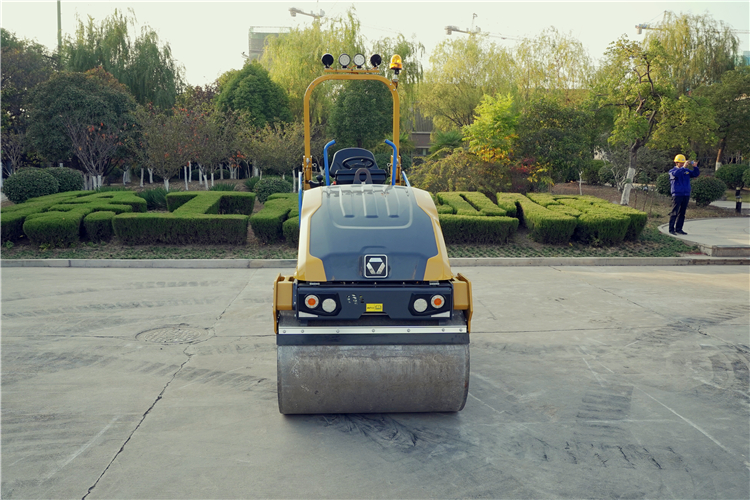 XCMG official manufacturer mini vibratory roller road roller XD100 for sale